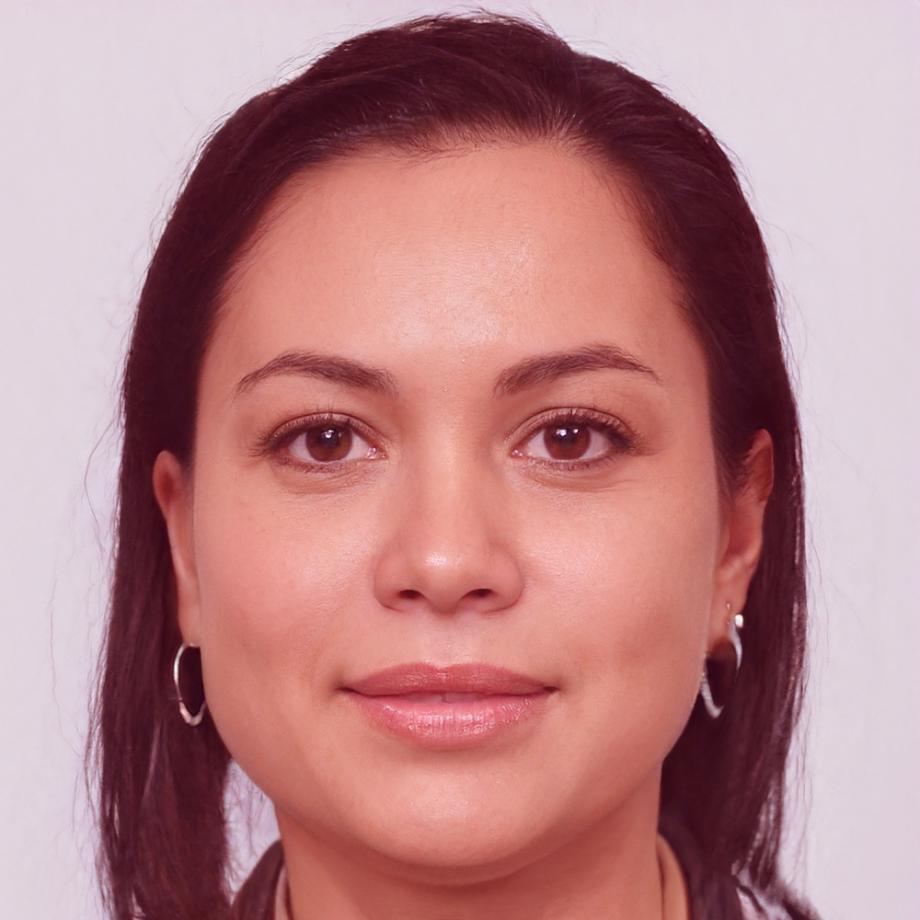 Lavinia Apostol - Fondator trivalenox